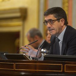 Patxi López moderando el debate de la investidura