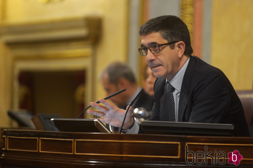 Patxi López moderando el debate de la investidura