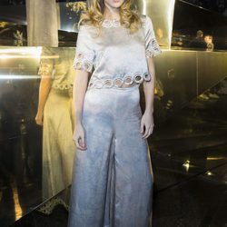 Suki Waterhouse durante el desfile de 'H&M Studio' en la Fashion Week de París Otoño/Invierno 2016/2017