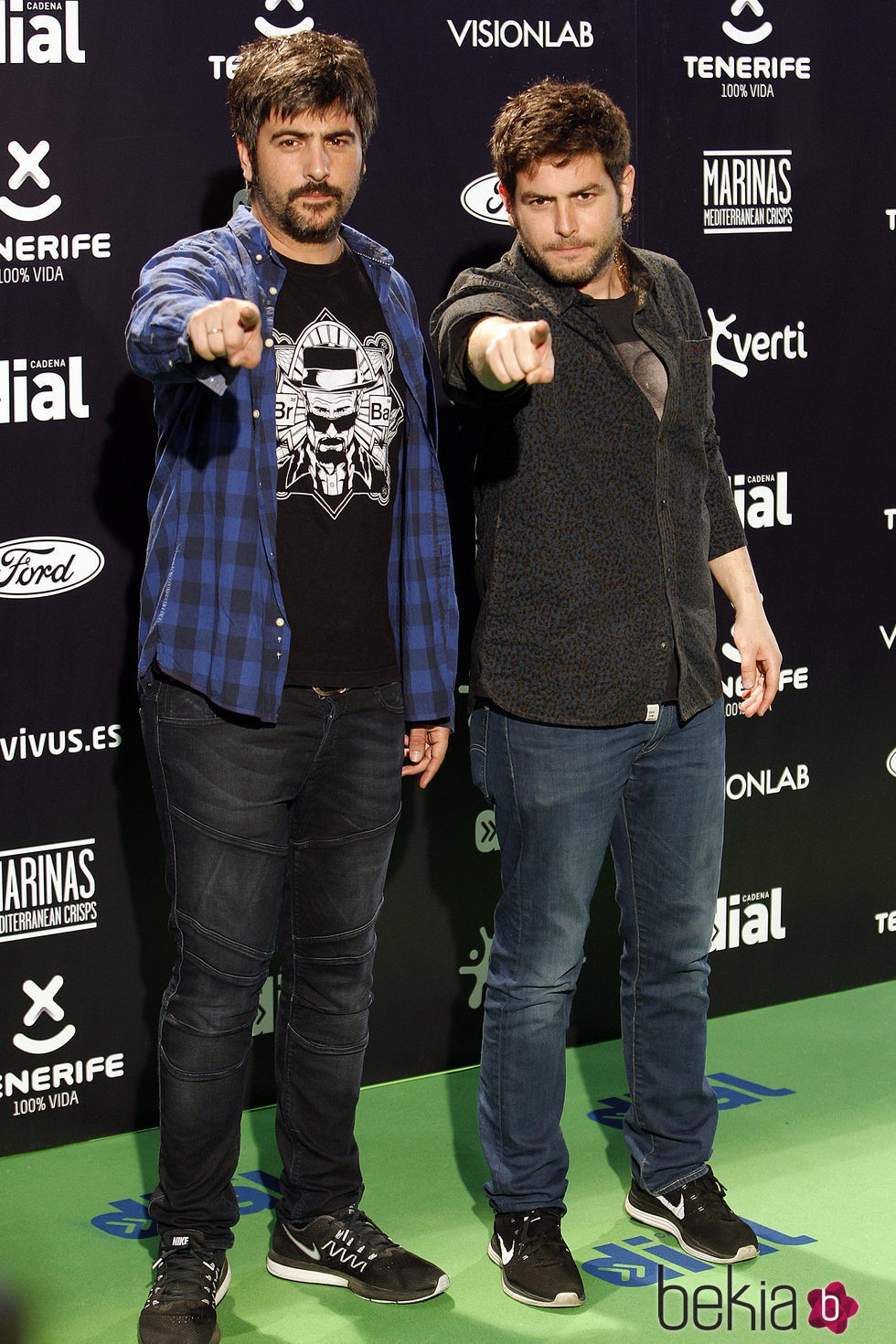 El grupo Estopa formado por los hermanos David y José Muñoz en los Premios Cadena Dial 2015