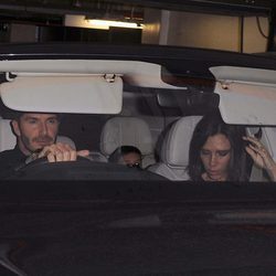 David y Victoria Beckham saliendo del cumpleaños de su hijo