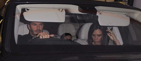 David y Victoria Beckham saliendo del cumpleaños de su hijo