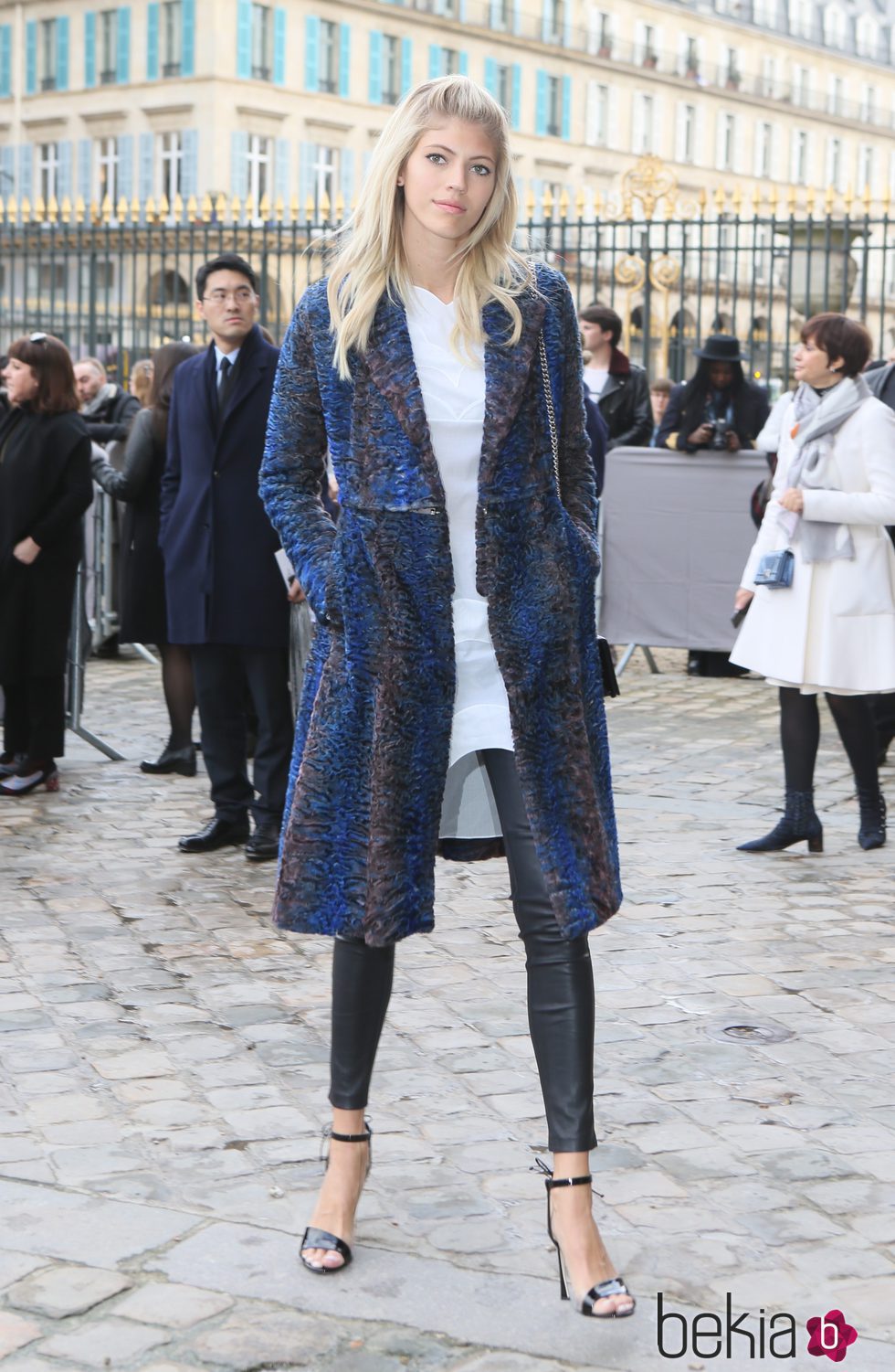 Anja Rubik en el desfile de Christian Dior en Paris Fashion Week otoño/invierno 2016/2017