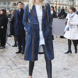 Anja Rubik en el desfile de Christian Dior en Paris Fashion Week otoño/invierno 2016/2017