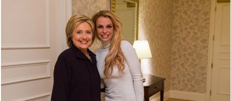 Britney Spears junto a Hilary Clinton