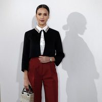 Jessica Alba en el desfile de Christian Dior en Paris Fashion Week otoño/invierno 2016/2017