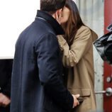 Jamie Dornan y Dakota Johnson se besan rodando 'Cincuenta sombras más oscuras'