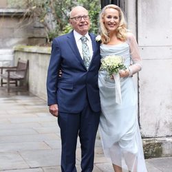 Rupert Murdoch y Jerry Hall en su boda religiosa en St. Bride