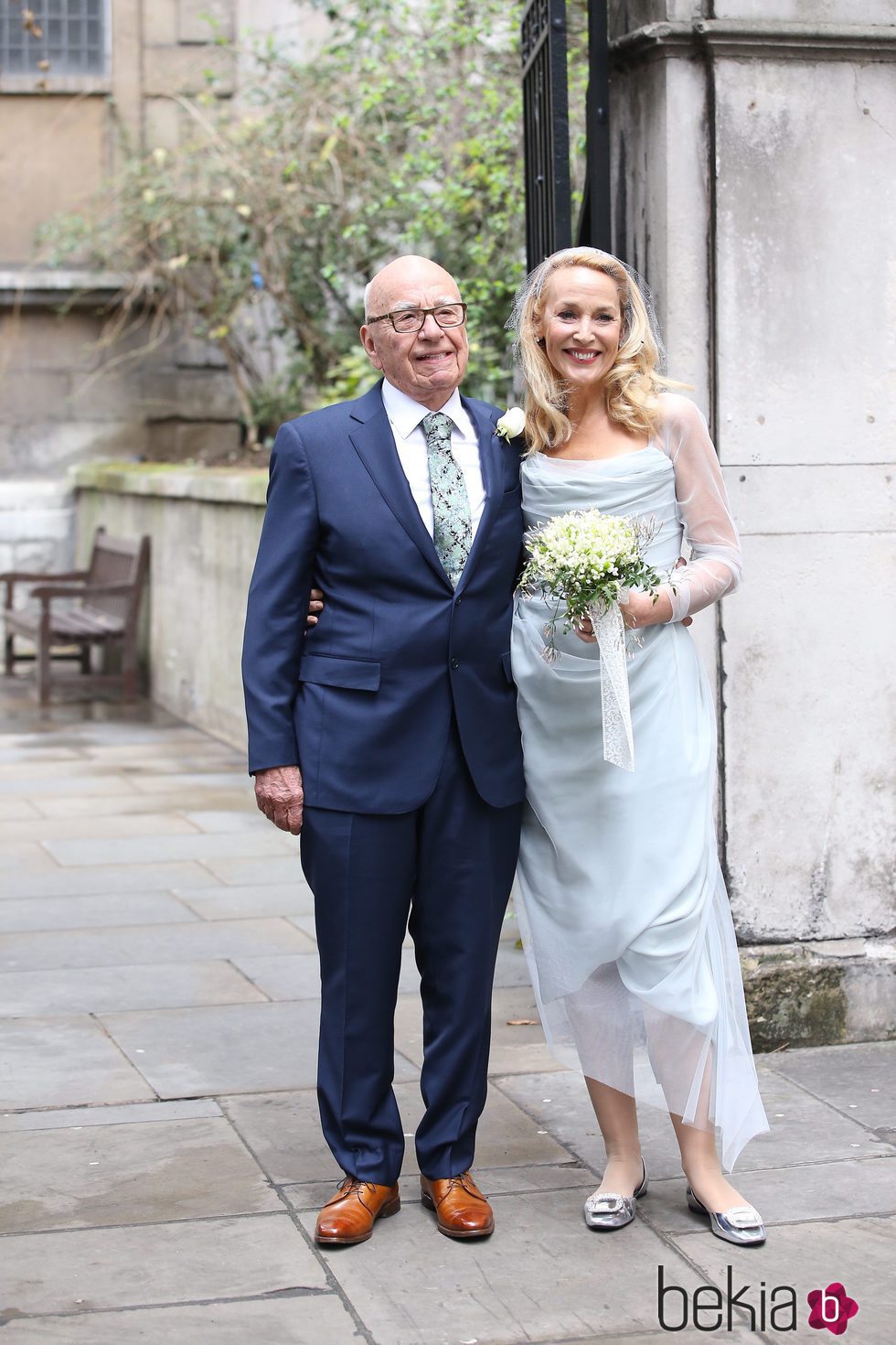 Rupert Murdoch y Jerry Hall en su boda religiosa en St. Bride