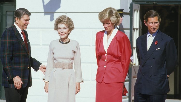 El matrimonio Reagan recibe a los Príncipes Carlos y Diana en la Casa Blanca