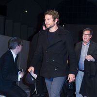 Bradley Cooper en el front row del desfile de Givenchy en Paris Fashion Week otoño/invierno 2016/2017