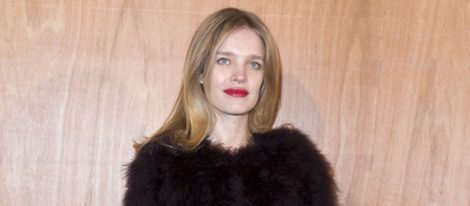 Natalia Vodianova en el front row del desfile de Givenchy en Paris Fashion Week otoño/invierno 2016/2017