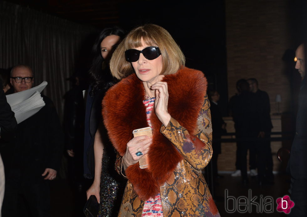 Anna Wintour en el front row del desfile de Givenchy en Paris Fashion Week otoño/invierno 2016/2017