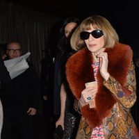 Anna Wintour en el front row del desfile de Givenchy en Paris Fashion Week otoño/invierno 2016/2017