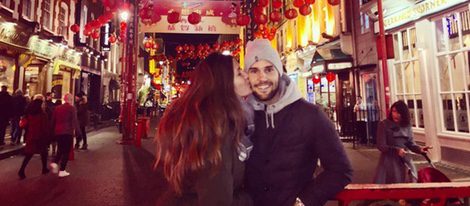 Malena Costa y Mario Suárez presumen de amor en el barrio chino de Londres