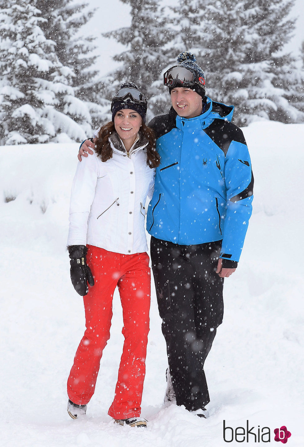 El Príncipe Guillermo y Kate Middleton en la nieve en los Alpes