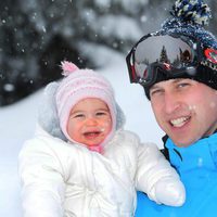 El Príncipe Guillermo con la Princesa Carlota en sus primeras vacaciones en la nieve