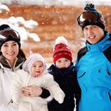 El Príncipe Guillermo, Kate Middleton, el Príncipe Jorge y la Princesa Carlota en sus primeras vacaciones en la nieve