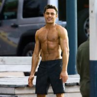 Zac Efron luciendo torso desnudo en el rodaje de 'Baywatch'