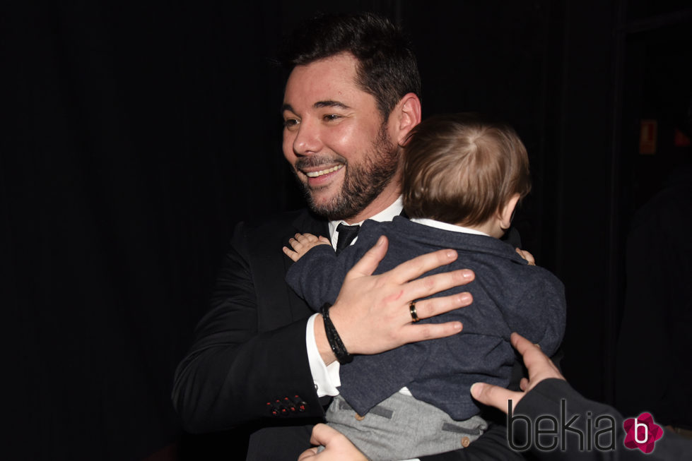 Primera imagen de Miguel Poveda con su hijo Ángel