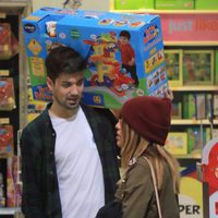 Chabelita Pantoja y Alejandro Albalá compran los regalos para el segundo cumpleaños de Alberto Isla