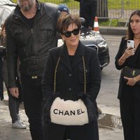 Kris Jenner en el desfile de Chanel en Paris Fashion Week otoño/invierno 2016/2017