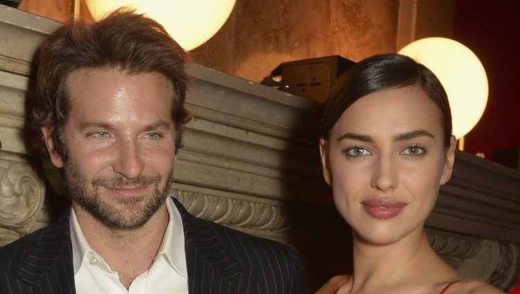 Bradley Cooper e Irina Shayk en la fiesta L'Oreal Paris Red Obsession