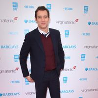 Clive Owen en la gala We Day 2016 de Londres