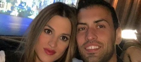 Sergio Busquets y Elena Galera posando juntos