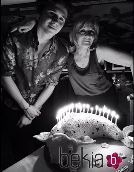 Brooklyn Beckham celebrando el cumpleaños de su abuela Jackie Adams 