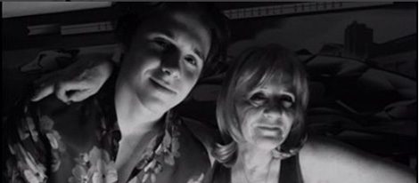 Brooklyn Beckham celebrando el cumpleaños de su abuela Jackie Adams 