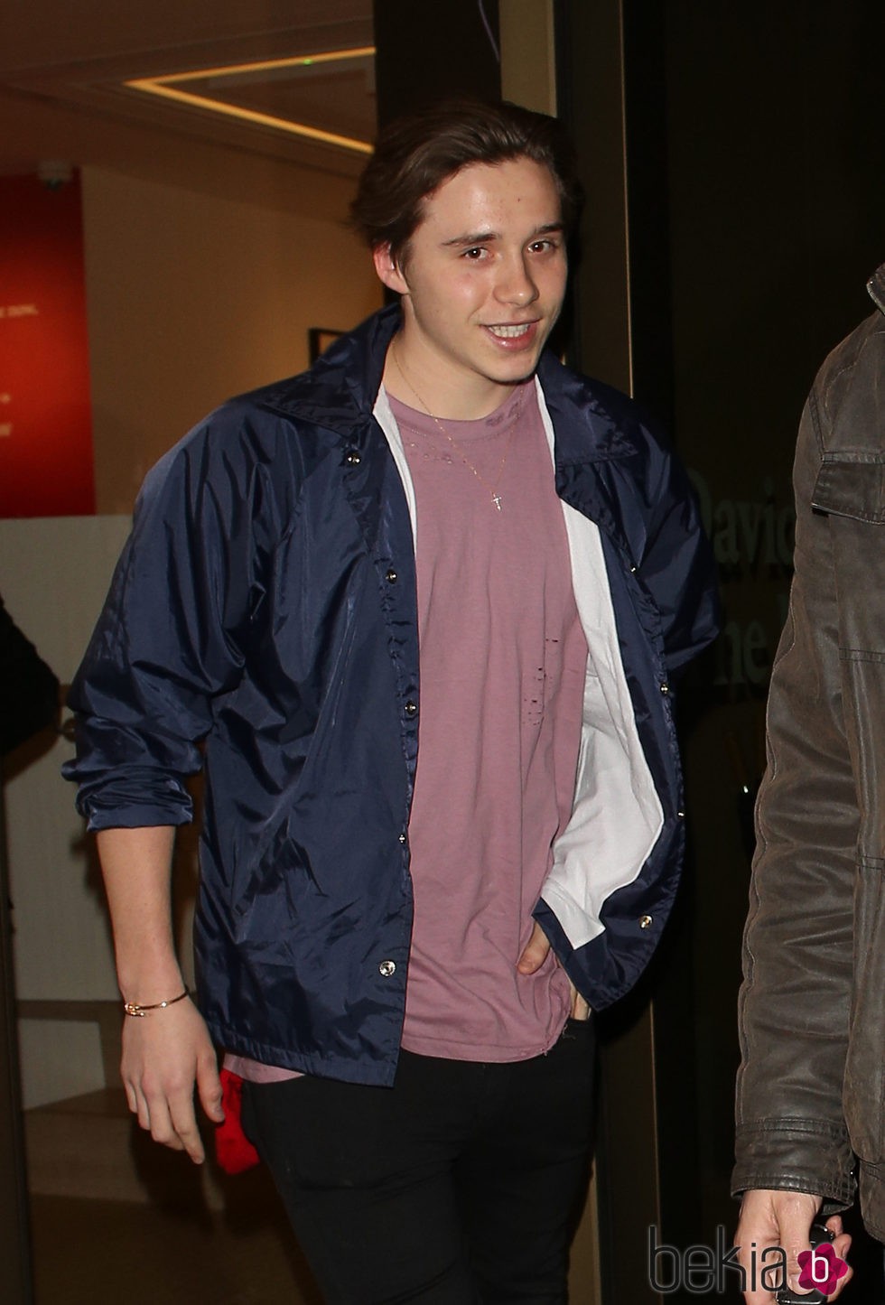 Brooklyn Beckham paseando en Londres