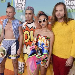 Joe Jonas, Cole Whittle, JinJoo Lee y Jack Lawless en los Nickelodeon Kids' Choice Awards