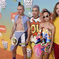 Joe Jonas, Cole Whittle, JinJoo Lee y Jack Lawless en los Nickelodeon Kids' Choice Awards