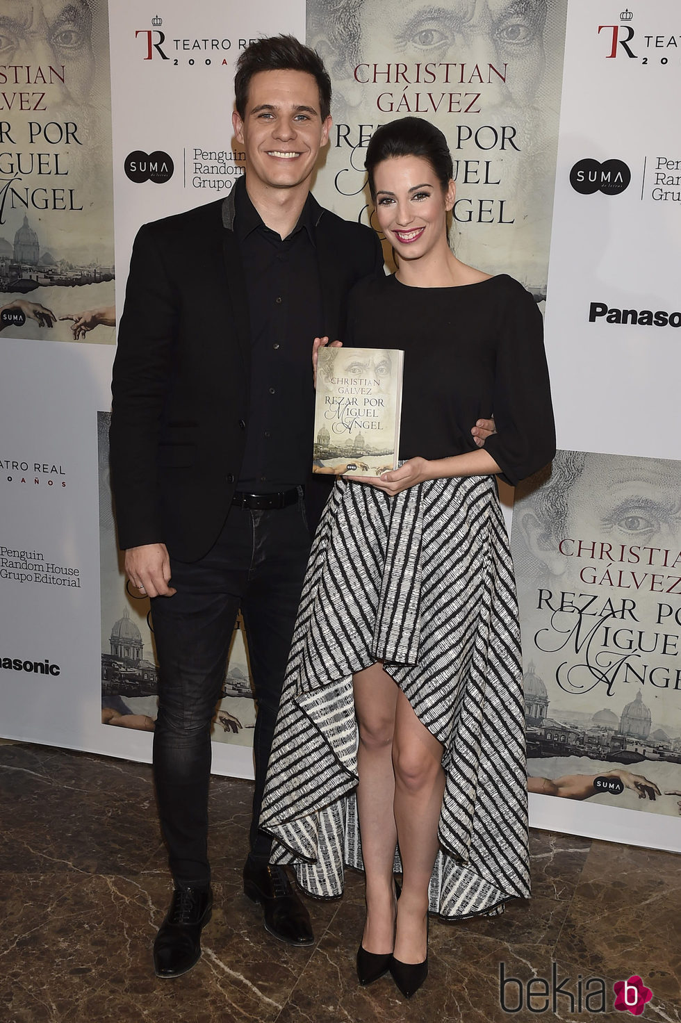 Christian Gálvez con Almudena Cid en la presentación de su libro 'Reza por Miguel Ángel'