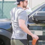 Chace Crawford recoge una multa en su coche en West Hollywood