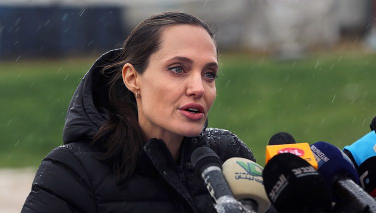 Angelina Jolie visita un campo de refugiados de Siria