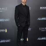 Theo James en el estreno 'La serie Divergente: Leal'