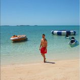 Calvin Harris en una playa paradisiaca