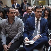 Pedro Sánchez en la presentación del libro "Preso pero libre" en Madrid