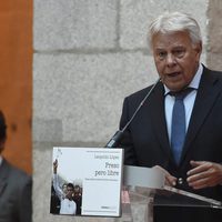 Felipe González en la presentación del libro "Preso pero libre" en Madrid