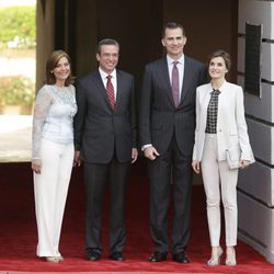 Los Reyes Felipe y Letizia con el Gobernador de Puerto Rico y su mujer