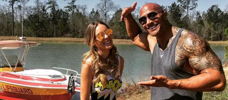 Belinda con Dwayne Johnson en el rodaje de 'Los vigilantes de la playa'