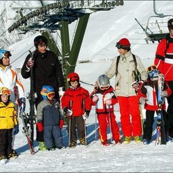 Las Infantas Elena y Cristina con sus maridos y sus hijos en Baqueira Beret