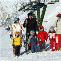 Las Infantas Elena y Cristina con sus maridos y sus hijos en Baqueira Beret