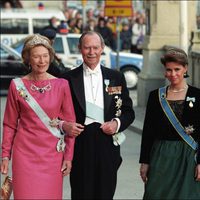 Los Grandes Duques Josefina Carlota y Juan de Luxemburgo con María Teresa y Enrique de Luxemburgo