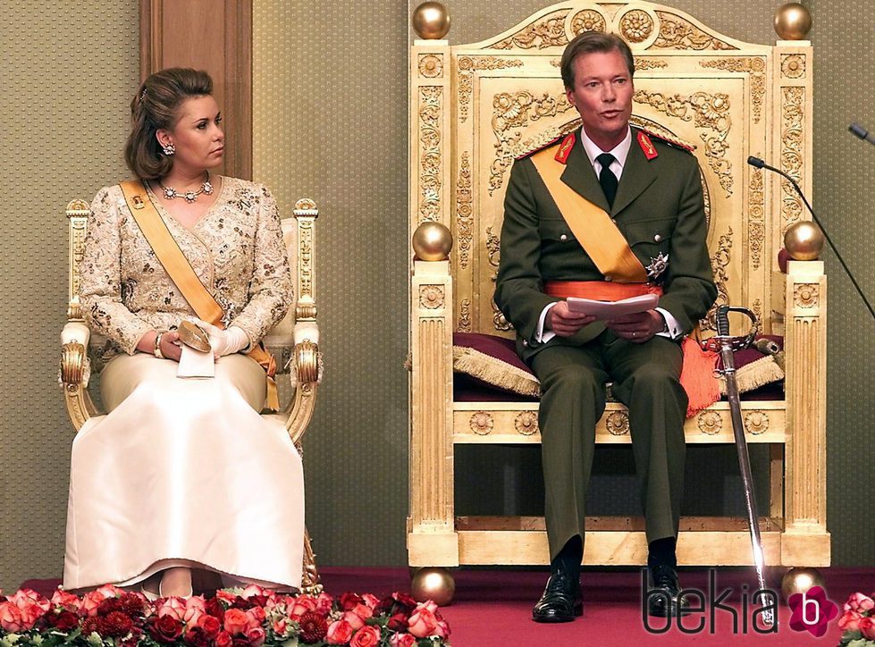 Enrique de Luxemburgo en su coronación junto a María Teresa de Luxemburgo