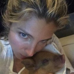 Elsa Pataky posa con su cerda Tina