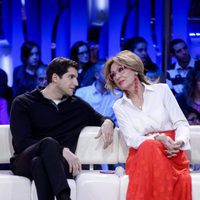 Rosa Benito hablando con Julián Contreras Jr en la gala de 'Gran Hermano VIP'