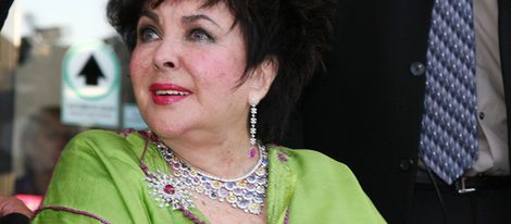 Elizabeth Taylor durante la presentación de 'Larry King Live' en la CNN